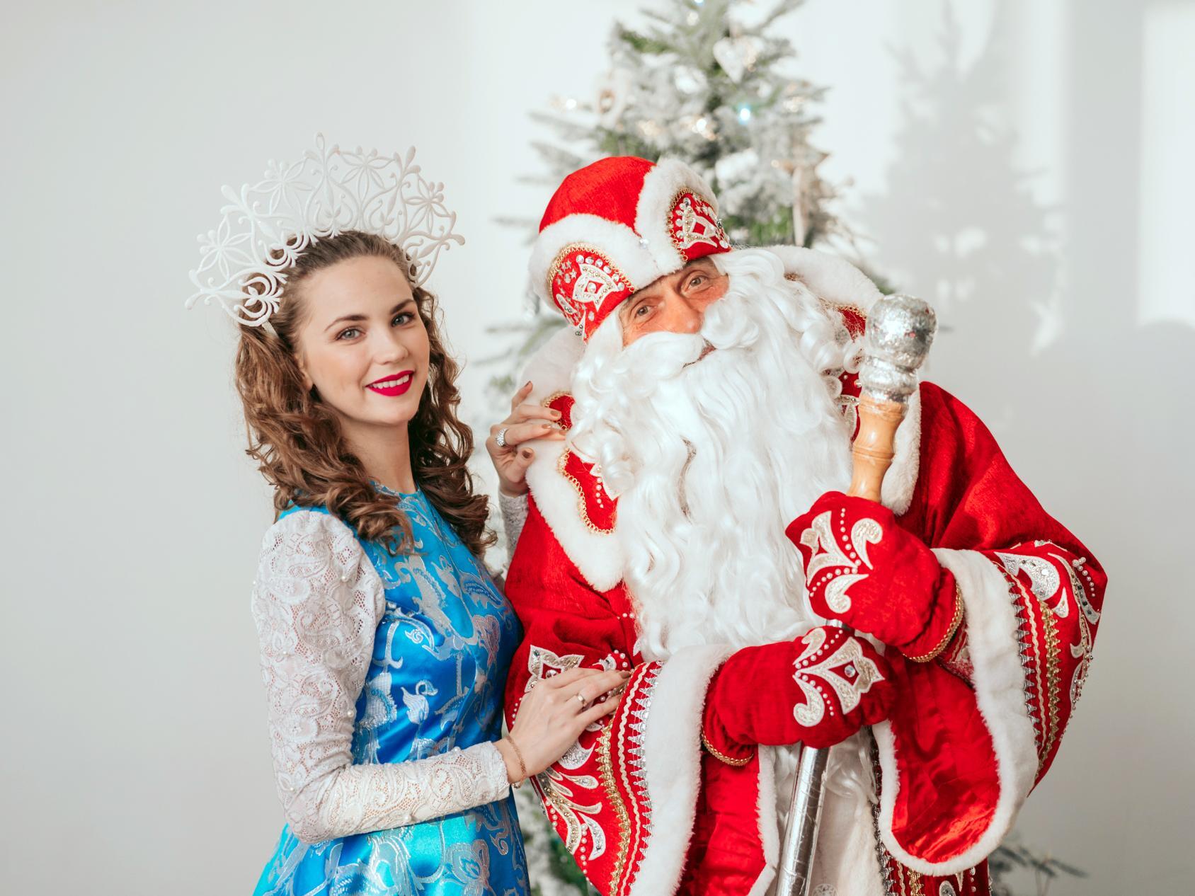 Костюмы Деда Мороза и Снегурочки, новогодние