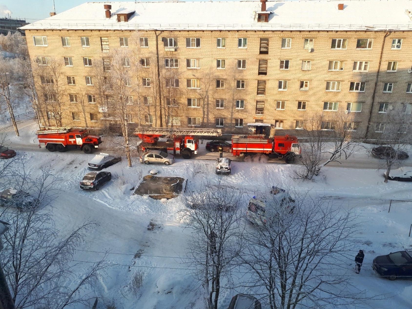 В Архангельске пожар в многоквартирном доме вынудил эвакуироваться сорок  человек