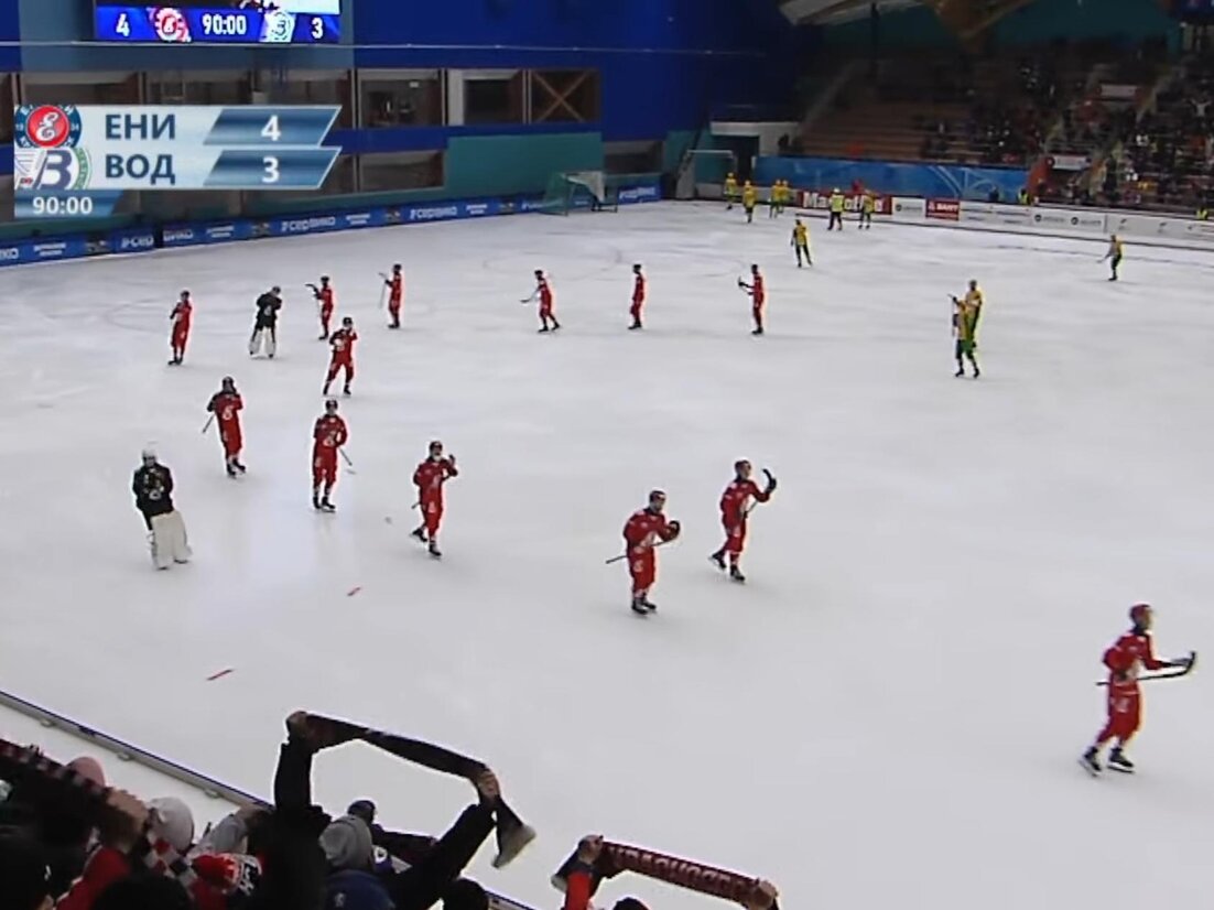 Избили тренера хоккейной команды Енисей Красноярск.