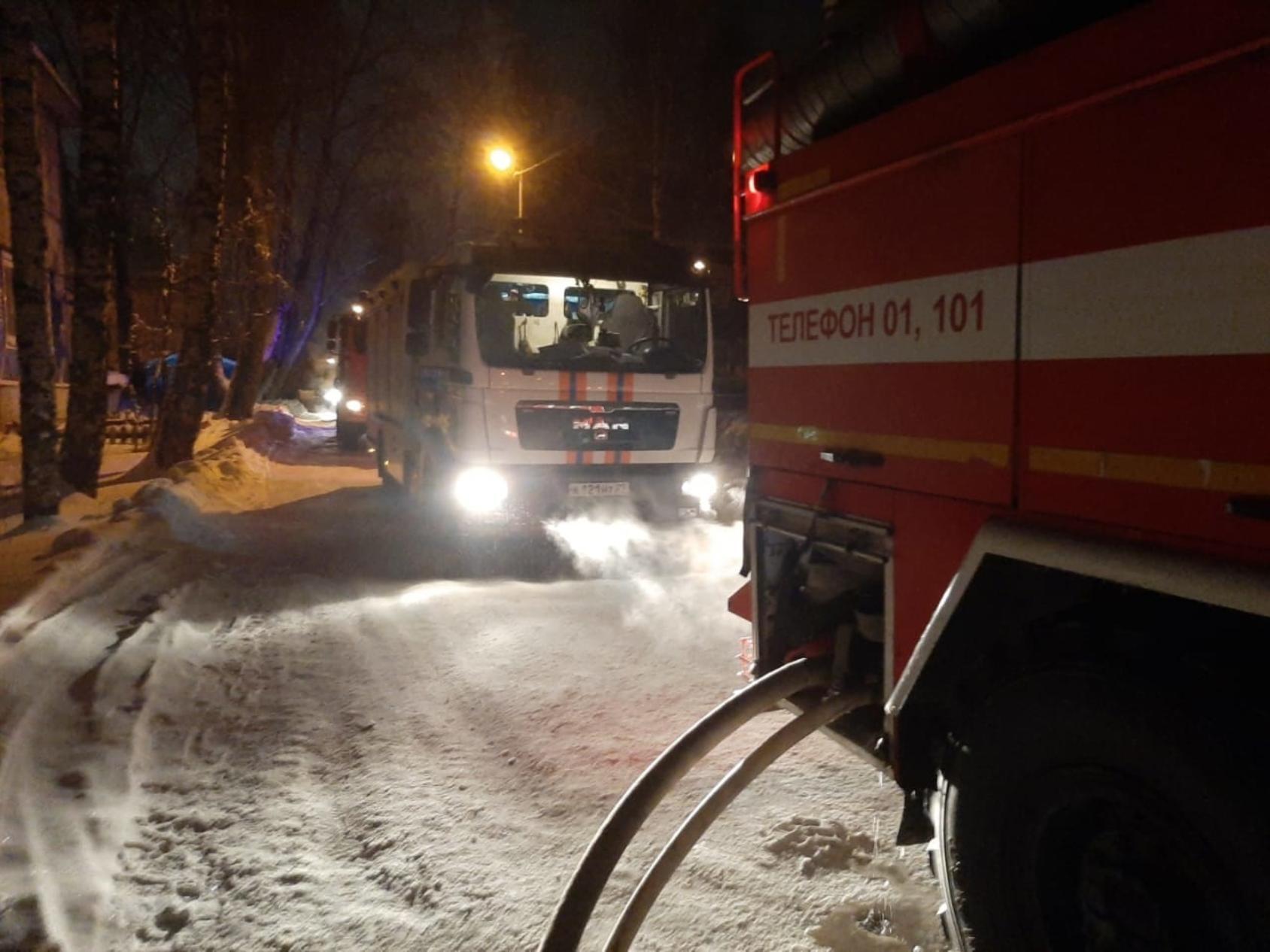 Банный день: в Архангельске накануне вечером горели две бани